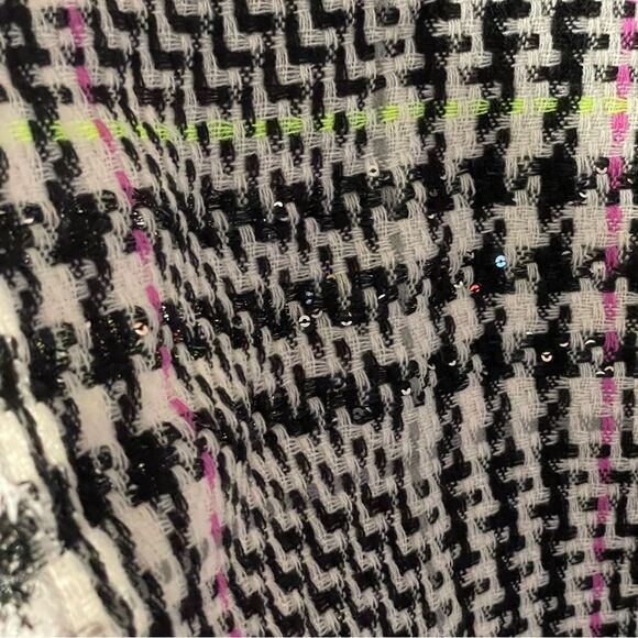 Steve Madden NWT Cream/Black/Yellow/Pink Houndstooth Sequin Frayed Blanket Scarf - Picture 5 of 10